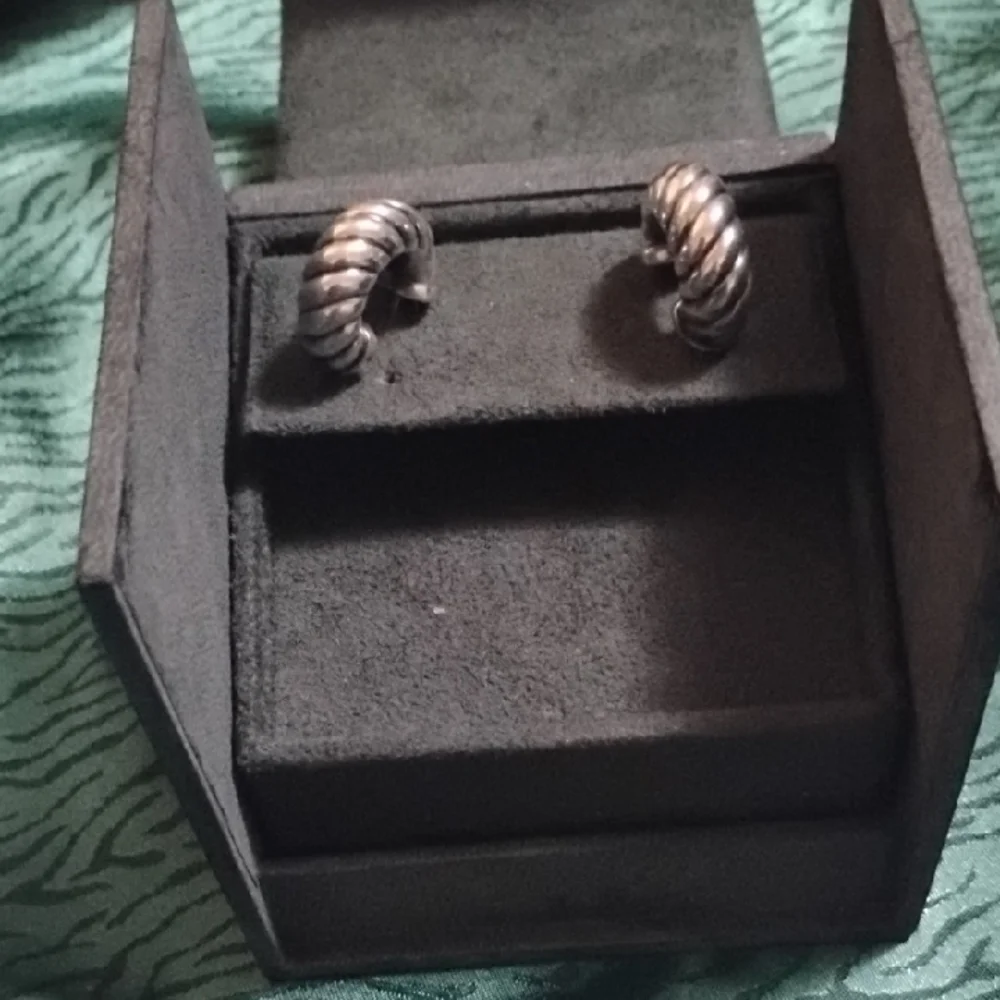 David Yurman Silver Twisted Earrings Shrimp Huggie Style With Box